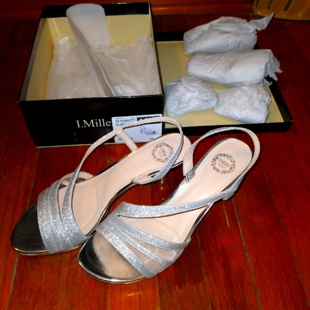 I.Miller Beautiful Shoes Silver Heels New NWT